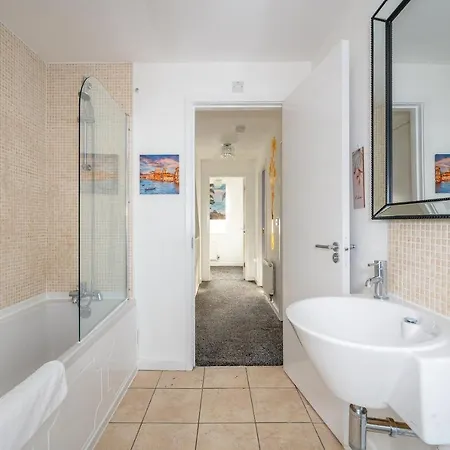 Homestay Rb27r For Your Most Relaxed & Cosy Free Parking Free Fast Wifi